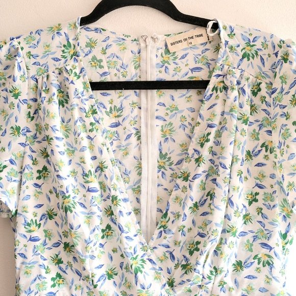 ASOS/sisters of the tribe blue & green floral wrap romper with tie waist *nwt* - Picture 4 of 13